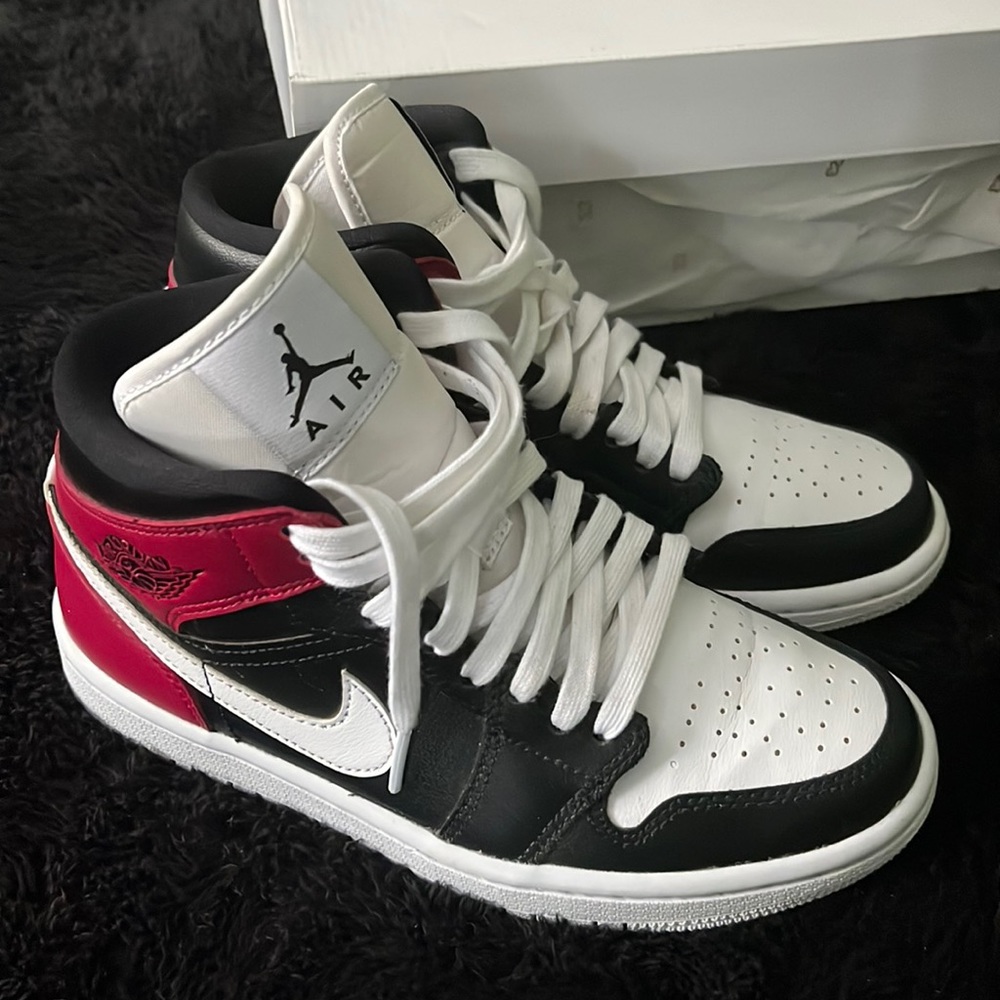 Jordan 1 mid noble red